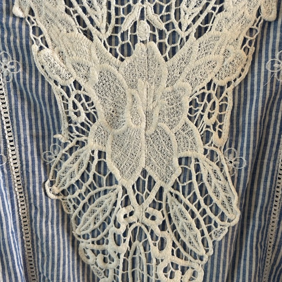 Beautiful baby blue stripe with lace tunic size M/L - Picture 2 of 5